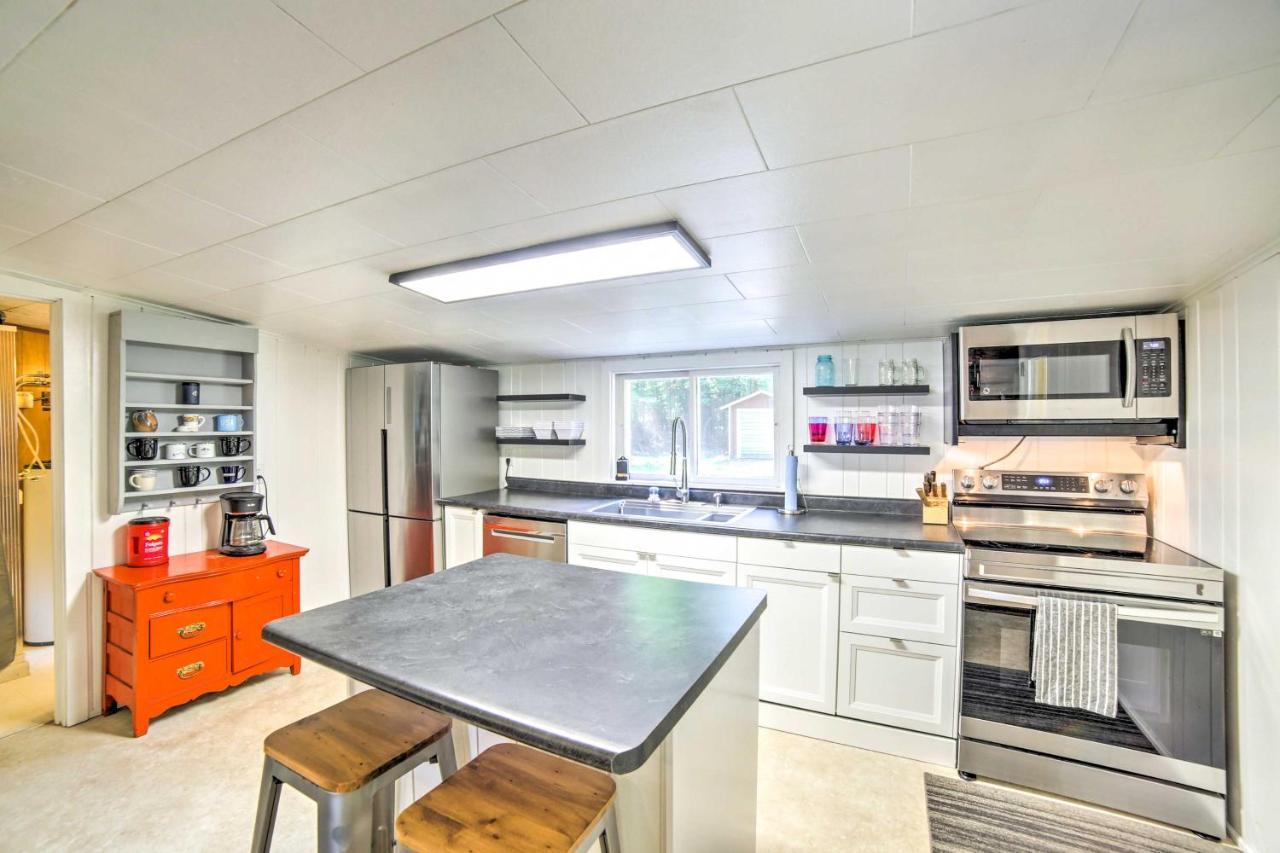 Crivitz Lakefront Escape With Boat Dock And Slip! Villa Exteriör bild